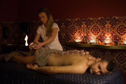 Επισκέπτες που μένουν στο Laura Spa
