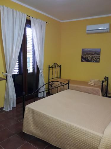 a bedroom with two beds and a window at Le Tre Caravelle in Trabia