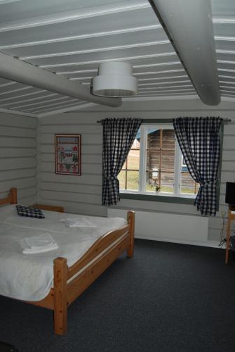 a bedroom with a bed and a window at Dala Wärdshus in Rättvik