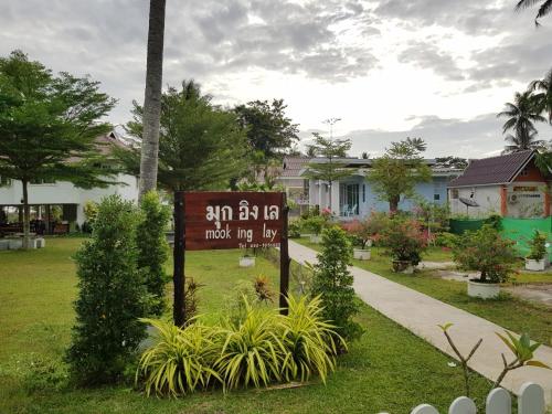 Taman di luar Mook Ing Lay