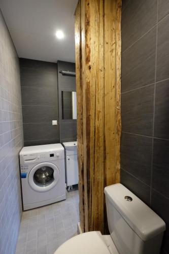 Un baño de Jon`s Apartments