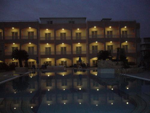 Kolam renang di atau dekat dengan Rhodian Rose Hotel