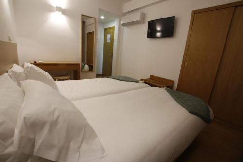 Katil atau katil-katil dalam bilik di Baixa Hotel
