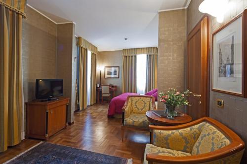 TV a/nebo společenská místnost v ubytování Hotel Palazzo Lovera