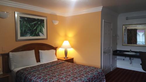 Katil atau katil-katil dalam bilik di Flamingo Inn Long Beach