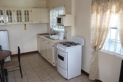 A kitchen or kitchenette at The Relax Inn