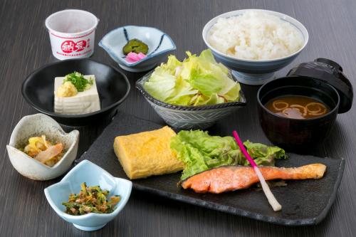 Jídlo v hotelu nebo okolí