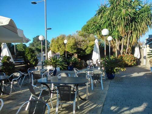 Κήπος έξω από το Hotel Las Canteras de Puerto Real
