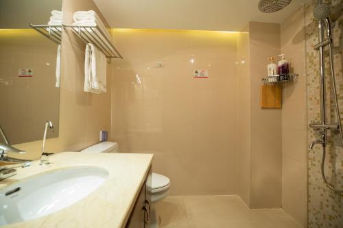 Ein Badezimmer in der Unterkunft Lijiang Sunshine Nali Inn