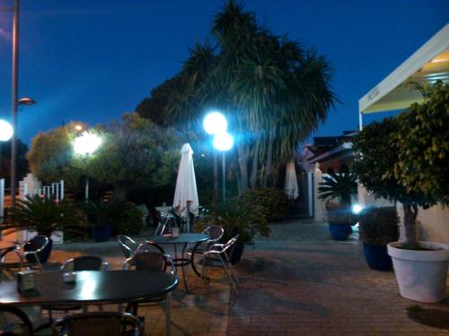 Κήπος έξω από το Hotel Las Canteras de Puerto Real
