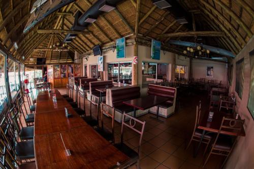 an overhead view of a restaurant with tables and chairs at Airport Hotel in Kimberley