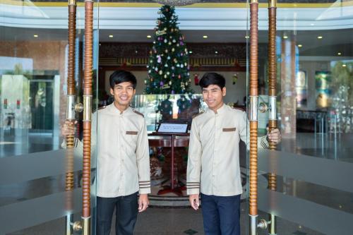 Επισκέπτες που μένουν στο Smiling Hotel