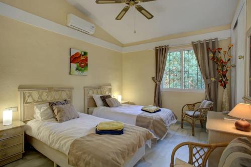 Sitio de CalahondaにあるCalahonda 2 Bedroom House with Air Conのギャラリーの写真