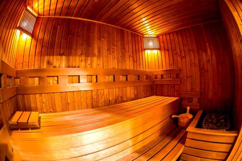 a wooden sauna with a large wooden tub at CVSE Clubház és Panzió in Cegléd