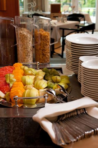 Makanan di atau berdekatan hotel