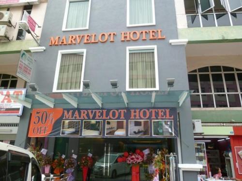 カジャンにあるMarvelot Hotelのグレーのホテル