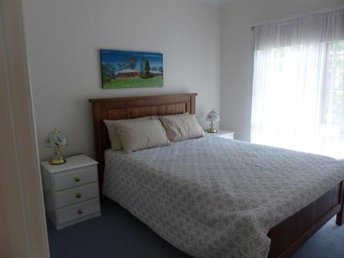 a bedroom with a bed and a window at Glenbar cottage Yelta in Mildura