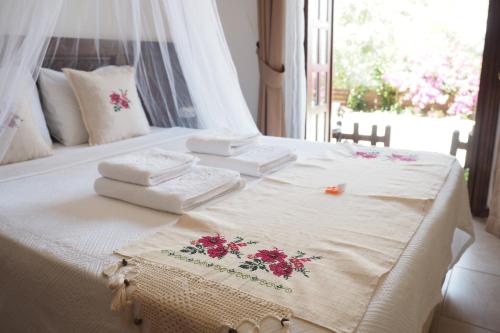 Säng eller sängar i ett rum på Loca Hotel