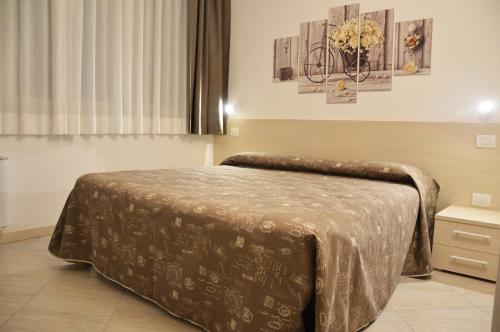 a bedroom with a bed with a brown bedspread at Il Sorriso in Negrar