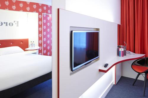 a hotel room with a bed and a tv at Ibis Styles Liverpool Centre Dale Street - Cavern Quarter in Liverpool