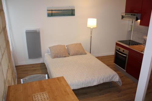 a small room with a bed and a table at Le Clos Beaufleury in Bordeaux