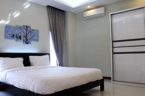 a bedroom with a bed and a window at Malis the Residence in Phnom Penh