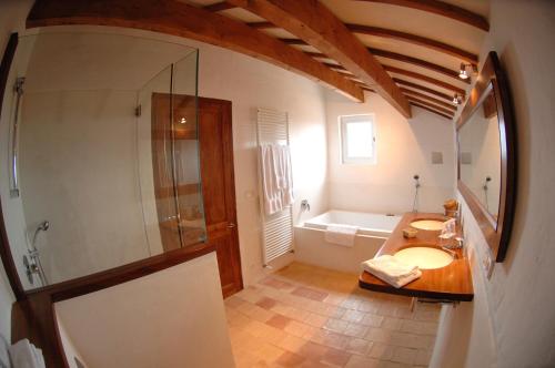 Um banheiro em Alcaufar Vell Hotel Rural & Restaurant
