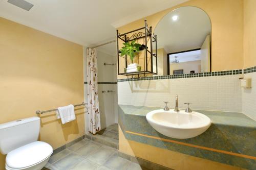 Koupelna v ubytování Seascape Apartments at Villa San Michele