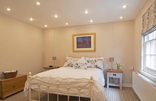 a bedroom with a bed and a window at Rose cottage in Wellington