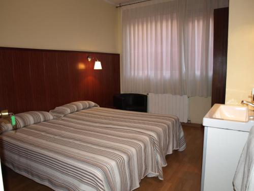 a hotel room with a bed and a sink at Hostal Bejar in Barcelona