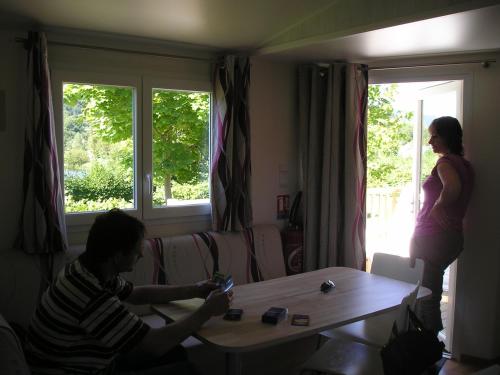 a man and a woman standing in a living room at Camping Base de Loisirs du Lac de la Moselotte in Saulxures-sur-Moselotte
