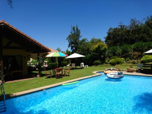 Bazén v ubytování Parcela privada con piscina en Olmué nebo v jeho okolí