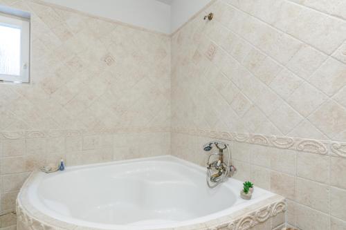 Ένα μπάνιο στο Apartment Jeger