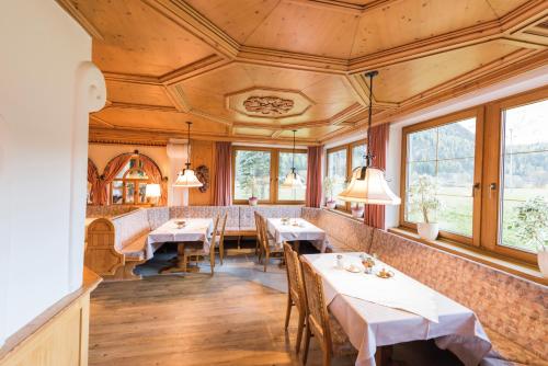 En restaurang eller annat matställe på Gasthof Schwarzer Adler