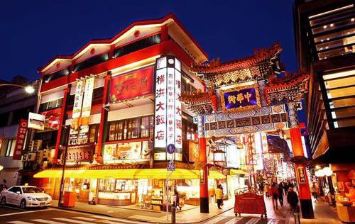 a building on a city street at night at Lucy's House横浜中華街 House3 in Yokohama