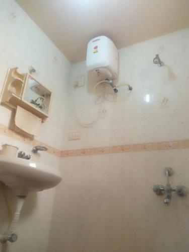 a bathroom with a sink and a shower at Cassi Studio with a view in Varca