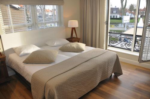 Tempat tidur dalam kamar di Hotel Sanders de Paauw