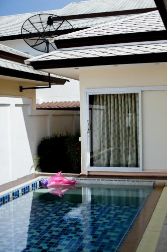 Πισίνα στο ή κοντά στο Villa With Pool