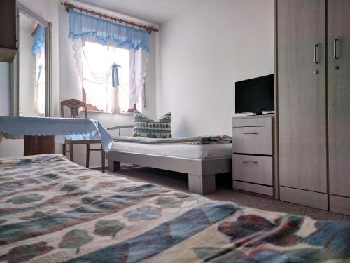 a bedroom with two beds and a flat screen tv at Ferienwohnung mit Terrasse in Grimma