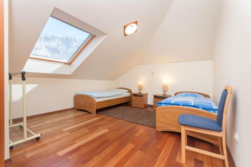 Postel nebo postele na pokoji v ubytování Modern new flat next to river Cetina