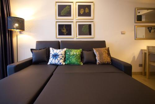 Postel nebo postele na pokoji v ubytování Centara Avenue Residence by Patsamon