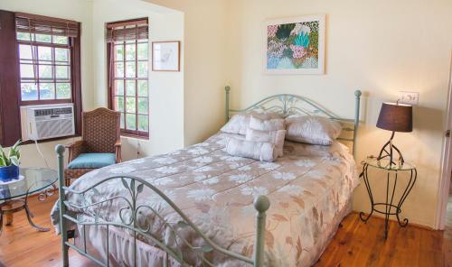 a bedroom with a bed and a table at Frognal Apartment in North Shore Village
