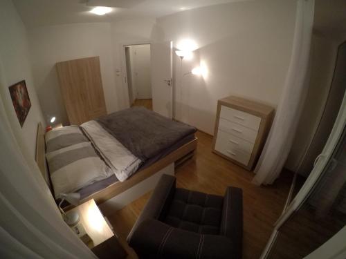 Tempat tidur dalam kamar di Apartmán Reggie - Pec pod Sněžkou