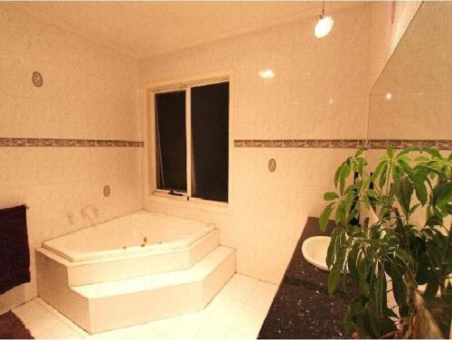 Abbotsford Private Rooms & Pods - 15 Charles Homestayにあるバスルーム
