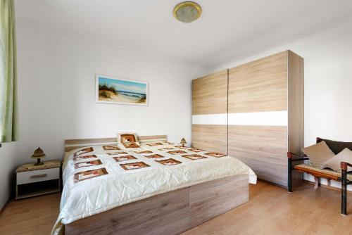 a bedroom with a large bed with a wooden headboard at Cottage near centrum, paradise in Berlin