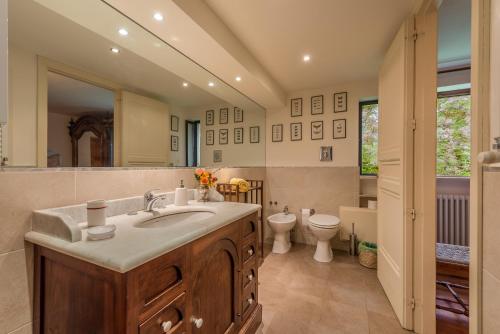 a bathroom with a sink and a toilet at Il Glicine La Piana dei Colli in Mondello