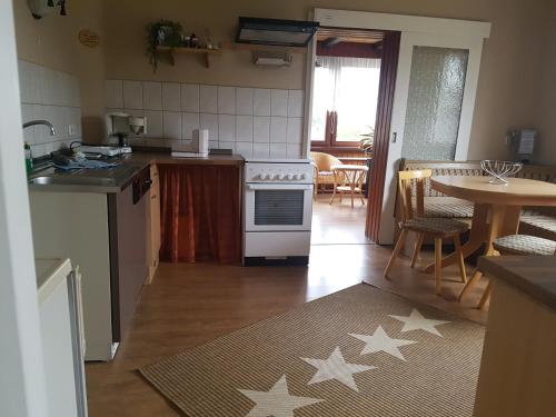 Кухня или мини-кухня в Ferienwohnung - Chayenne Apartment mit 2 Schlafzimmern
