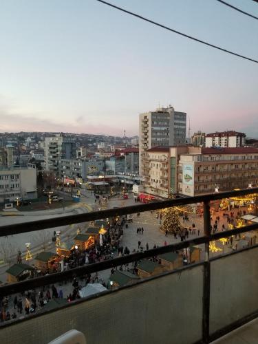 Γενική άποψη της πόλης Πρίστινα ή θέα της πόλης από  αυτό το διαμέρισμα