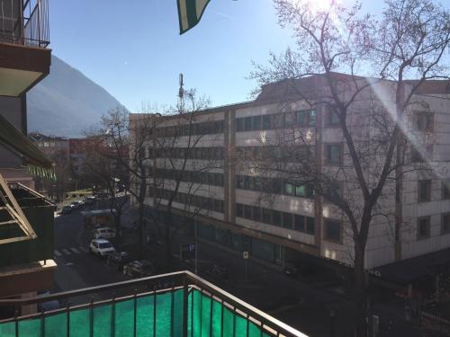 Vista de la piscina de Appartamento nel Cuore di Bolzano o alrededores
