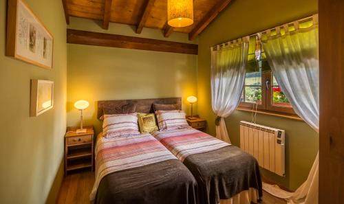 a bedroom with a bed in a room with a window at CASUCAS LA GUARIZA - Casa Susi - in Fontibre